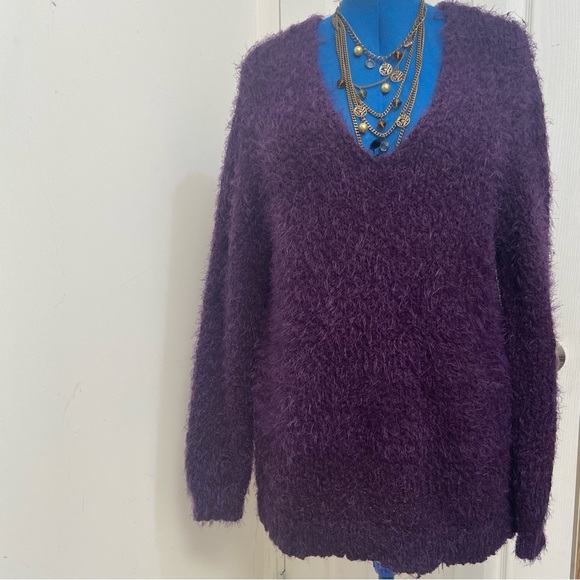 Kenneth Cole Reaction women purple fuzzy long sleeves sweater. Size XL. Used. - Picture 9 of 14